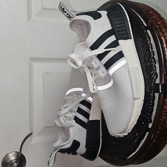 Adidas Unisex Kid's NMD_R1 Knit Low JQ2 Cloud White EG7258 SZ Men 6 Women 7 - Picture 1 of 12